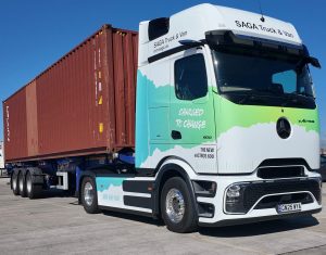 Electric HGV, Container transport, London Gateway Port 